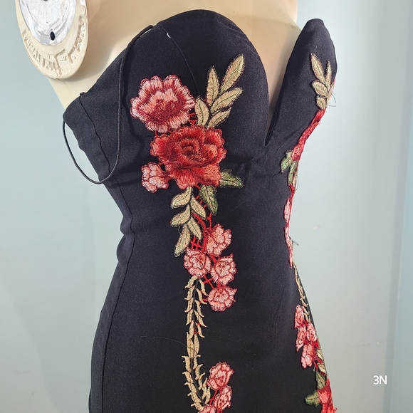 Luxxel LBD with Embroidered Floral Appliqué, S - Picture 2 of 10